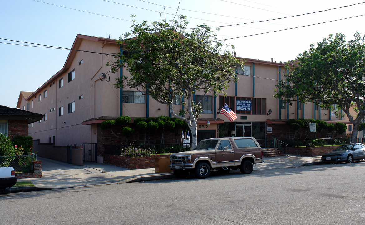 4037c in Hawthorne, CA - Building Photo