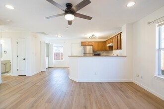 2210 Holly St in Austin, TX - Building Photo - Building Photo