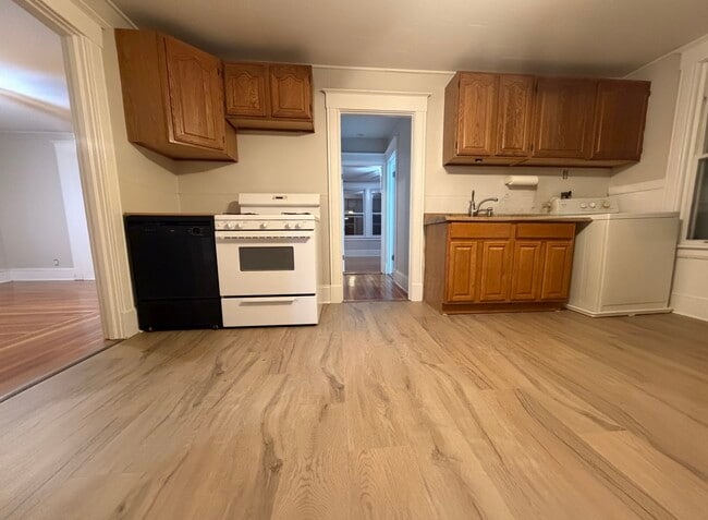 114 Wallace St in New Britain, CT - Building Photo - Building Photo