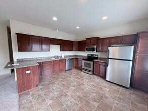 5135 S 195th Cir in Omaha, NE - Building Photo - Building Photo