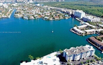 16570 NE 26th Ave in North Miami Beach, FL - Building Photo - Building Photo