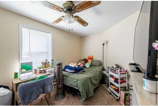 2724 S Crowell St in Chicago, IL - Building Photo - Building Photo