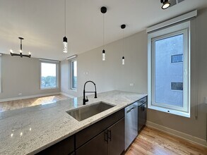 2100 W 18th Pl in Chicago, IL - Building Photo - Building Photo