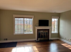 45 Stevens Ct in Bedminster, NJ - Foto de edificio - Building Photo