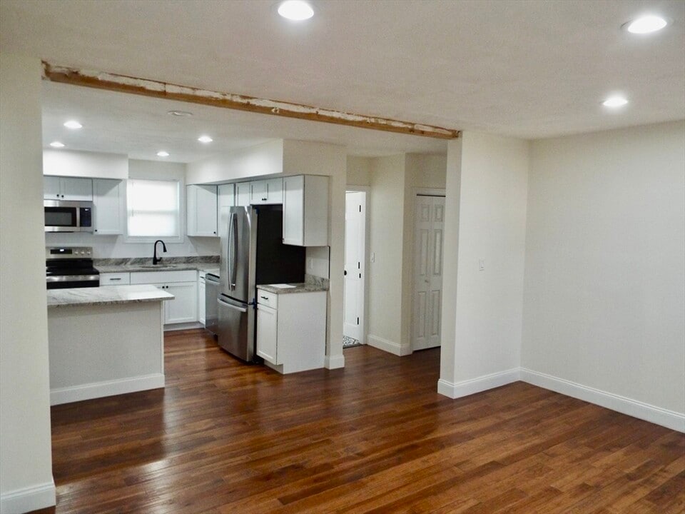 92 Rockland St, Unit 1 in Boston, MA - Foto de edificio