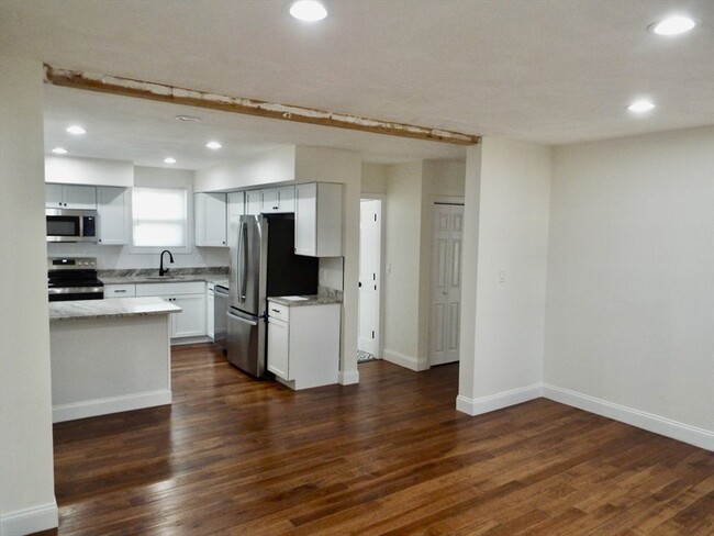 92 Rockland St, Unit 1 in Boston, MA - Building Photo - Building Photo
