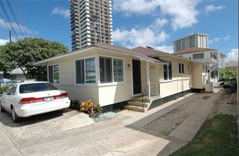 813 Paani St in Honolulu, HI - Building Photo - Building Photo