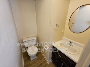 7101 Pinehurst Dr in Evansville, IN - Building Photo - Building Photo