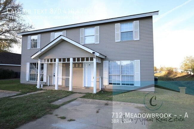 property at 712 Meadowbrook St