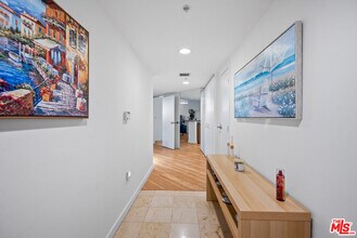 13700 Marina Pointe Dr in Marina Del Rey, CA - Building Photo - Building Photo