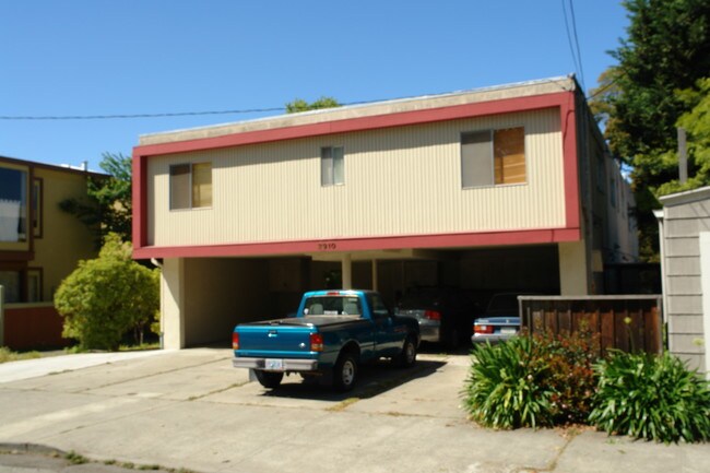 2910 Fulton St in Berkeley, CA - Building Photo - Building Photo