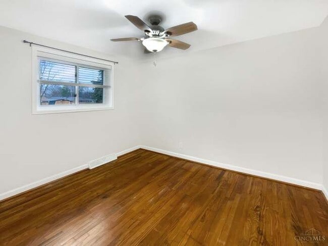 4705 Beechwood Rd in Cincinnati, OH - Building Photo - Building Photo