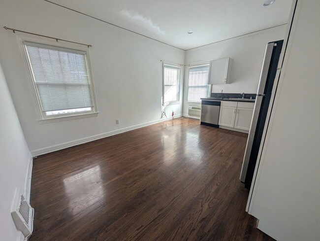 626 Cochran Ave in Los Angeles, CA - Building Photo - Building Photo