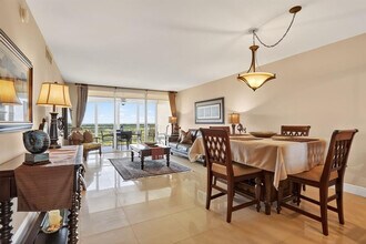 605 Oaks Dr in Pompano Beach, FL - Building Photo - Building Photo