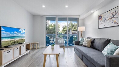19200 Collins Ave in Sunny Isles Beach, FL - Building Photo - Building Photo
