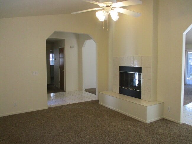 1658 Albion Ct in Chico, CA - Foto de edificio - Building Photo