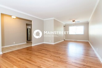 2025 Huntington Dr in Florissant, MO - Foto de edificio - Building Photo