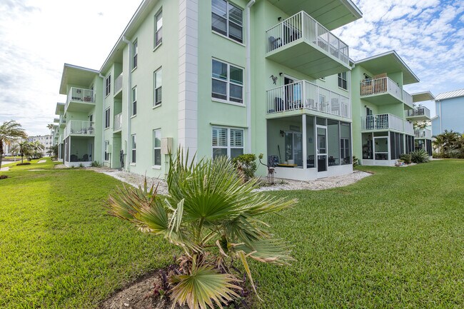 464 N Paula Dr, Unit 106 in Dunedin, FL - Foto de edificio - Building Photo