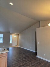 4232 SE Chartwell St in Albany, OR - Building Photo - Building Photo