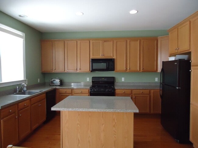 8 Tucker St, Unit 1402 in Danbury, CT - Building Photo - Building Photo