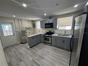 1610 Crest Ave in Leesburg, FL - Building Photo - Building Photo