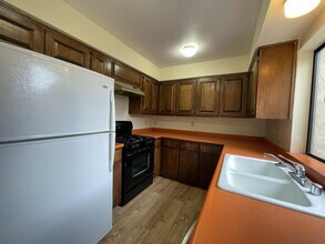 331 Cheryl Ct in White Rock, NM - Building Photo - Building Photo