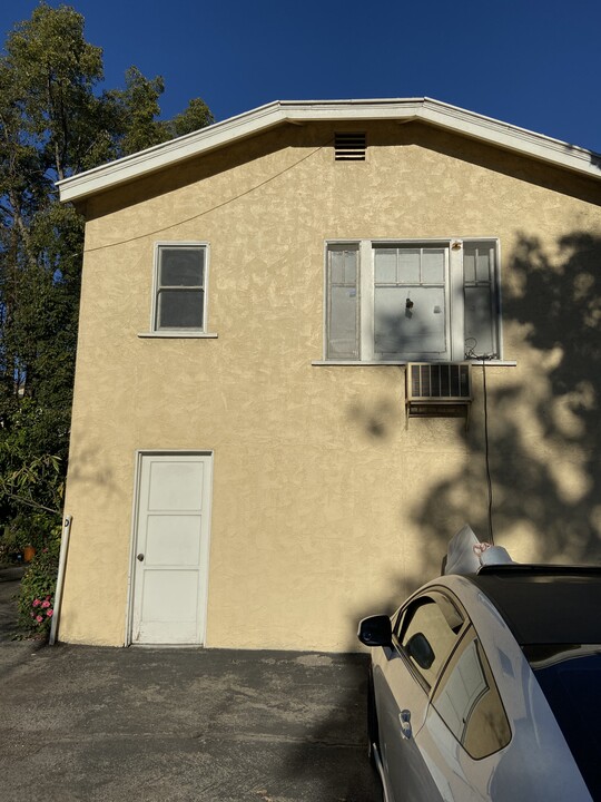 928 W Angeleno Ave, Unit Apt. C in Burbank, CA - Building Photo