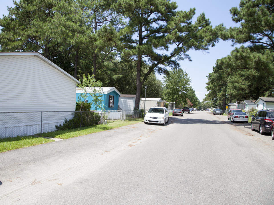 Dorchester Village Mobile Home Community in North Charleston, SC - Building Photo