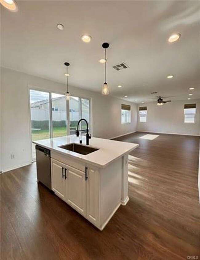 273 Berrybush St in Hemet, CA - Building Photo - Building Photo