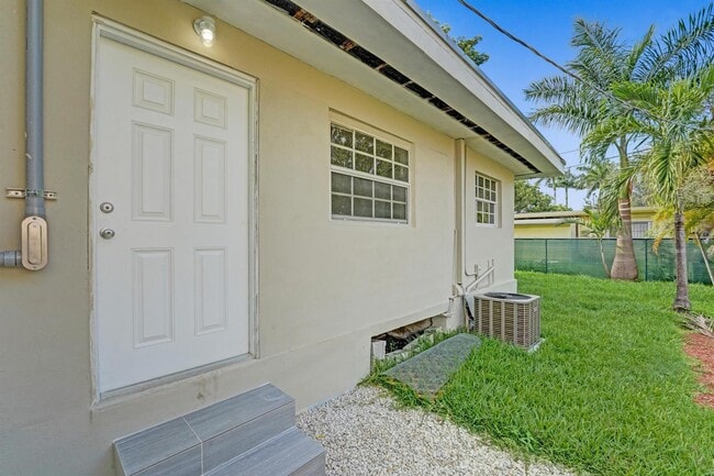 453 NW 82nd Terrace in Miami, FL - Building Photo - Building Photo