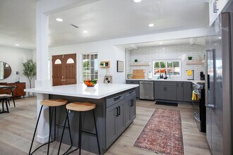 5609 Cervantes Ave in San Diego, CA - Building Photo - Building Photo