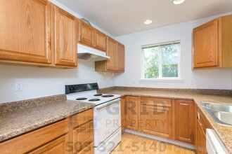5023 SE 62nd Ave in Portland, OR - Building Photo - Building Photo