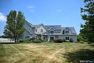 19 Longview Dr in North Haven, CT - Building Photo