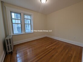 29 Park Dr in Boston, MA - Building Photo