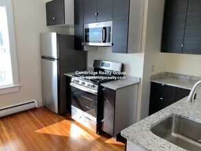 66 Pleasant St, Unit 3 in Cambridge, MA - Building Photo - Building Photo