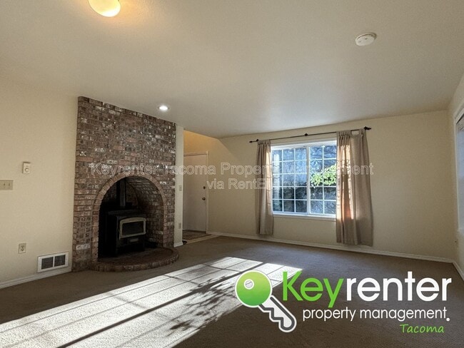 1051 Paiute Trl in Fox Island, WA - Building Photo - Building Photo