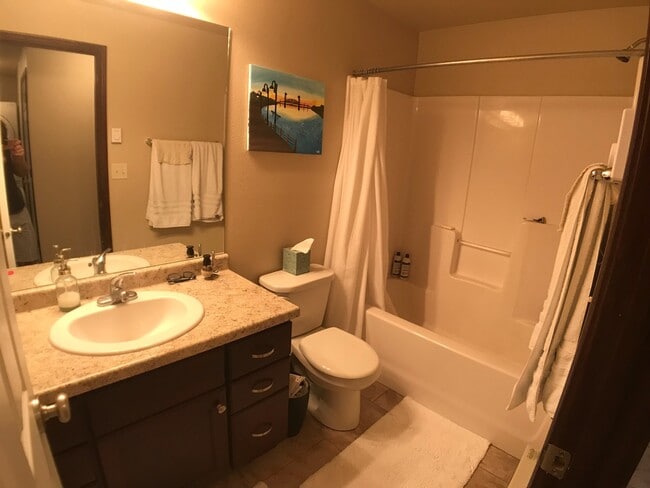 338 B LITTLE ROCK Ct in Bismarck, ND - Building Photo - Building Photo