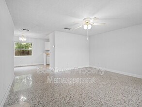 905 Lisa Dr in Titusville, FL - Building Photo - Building Photo