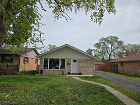 6024 Birmingham St in Chicago Ridge, IL - Building Photo