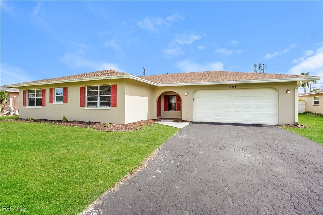 605 SE 35th St in Cape Coral, FL - Building Photo