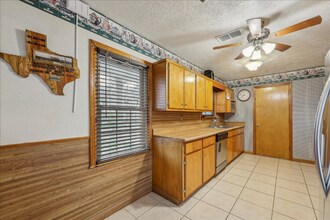 2985 Emile St in Beaumont, TX - Building Photo - Building Photo