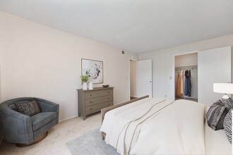 Breckenridge Village Apartments in Sacramento, CA - Building Photo - Building Photo