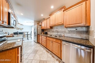 10827 W Santa Fe Dr in Sun City, AZ - Building Photo