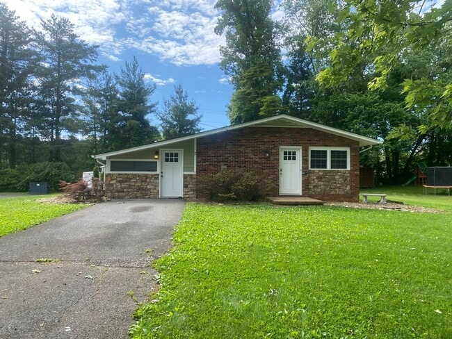 property at 7 Lynn Terrace Ct