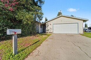 1650 Timberwood Dr in Yuba City, CA - Building Photo