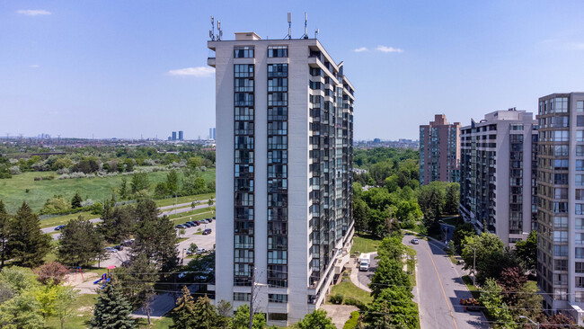 Consulate 1 in Toronto, ON - Building Photo - Building Photo