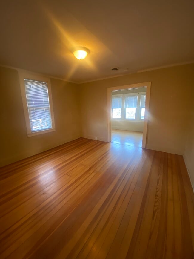 2418 University Ave NE, Unit 2 in Minneapolis, MN - Building Photo - Building Photo