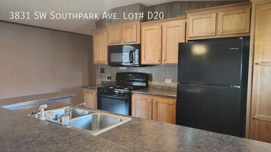 3831 SW South Park Ave in Topeka, KS - Building Photo - Building Photo