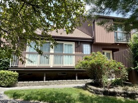 4632 Bloomingdale Dr in Hillsborough, NJ - Building Photo