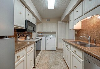 478 N Post Oak Ln in Houston, TX - Building Photo - Building Photo
